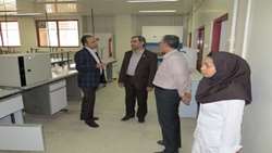 بازدید دکتر شادنوش رئیس دانشگاه از آزمایشگاه جامع تحقیقاتی